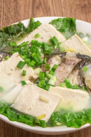Китайский суп из карасей с тофу