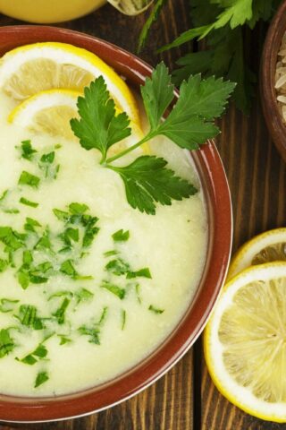 Греческий лимонный суп с рыбой