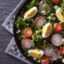 Салат с яйцами, редисом и щавелём