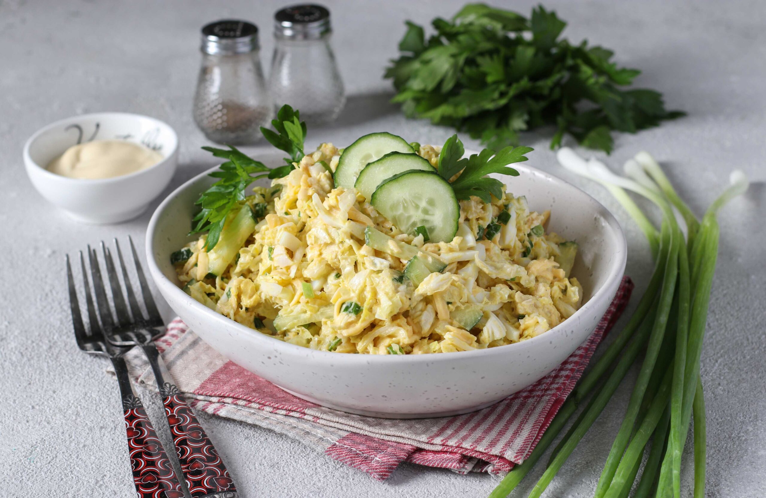 Салат с индейкой и пекинской капустой