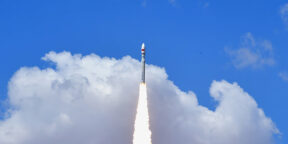 Китай совершил успешную вертикальную посадку ракеты в море