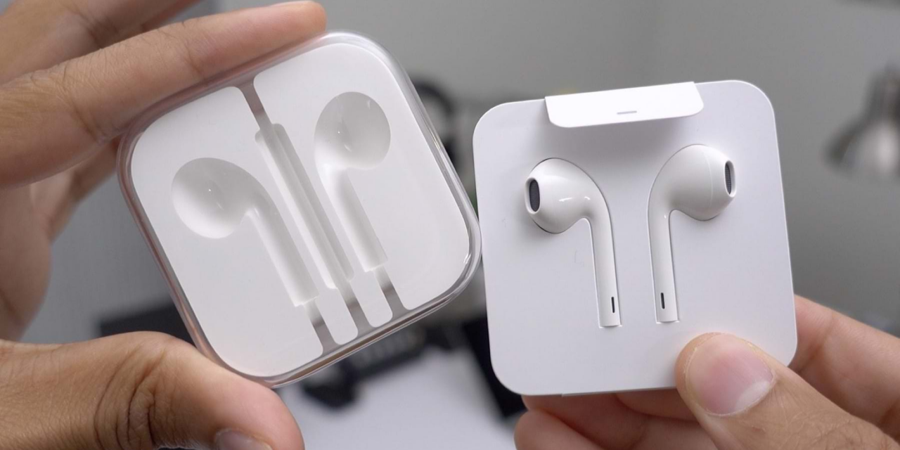 Гарантия на аирподс. Apple Earpods 3. Наушники Apple Earpods 2. Айрподсы и айфон. Айрподс 3 наушники.