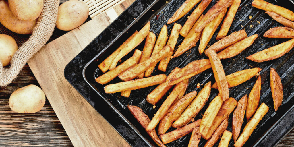 Как приготовить вкусную картошку-фри в духовке: простой рецепт