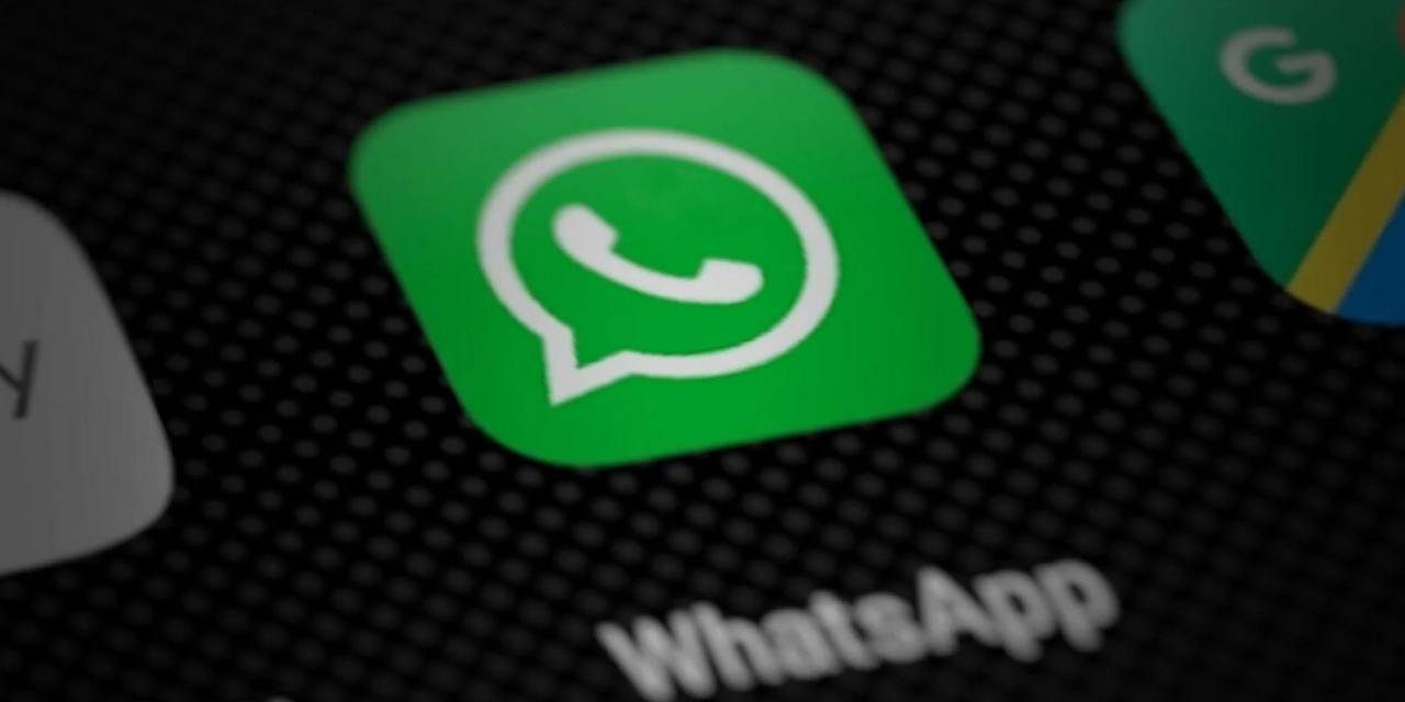 Whatsapp на новом iphone. Ватсап. Новый WHATSAPP. WHATSAPP на айфоне. Иконка ватсап.