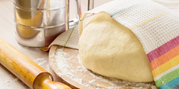 Как сделать дрожжевое тесто для пышных пирожков, булочек, пиццы и другой выпечки