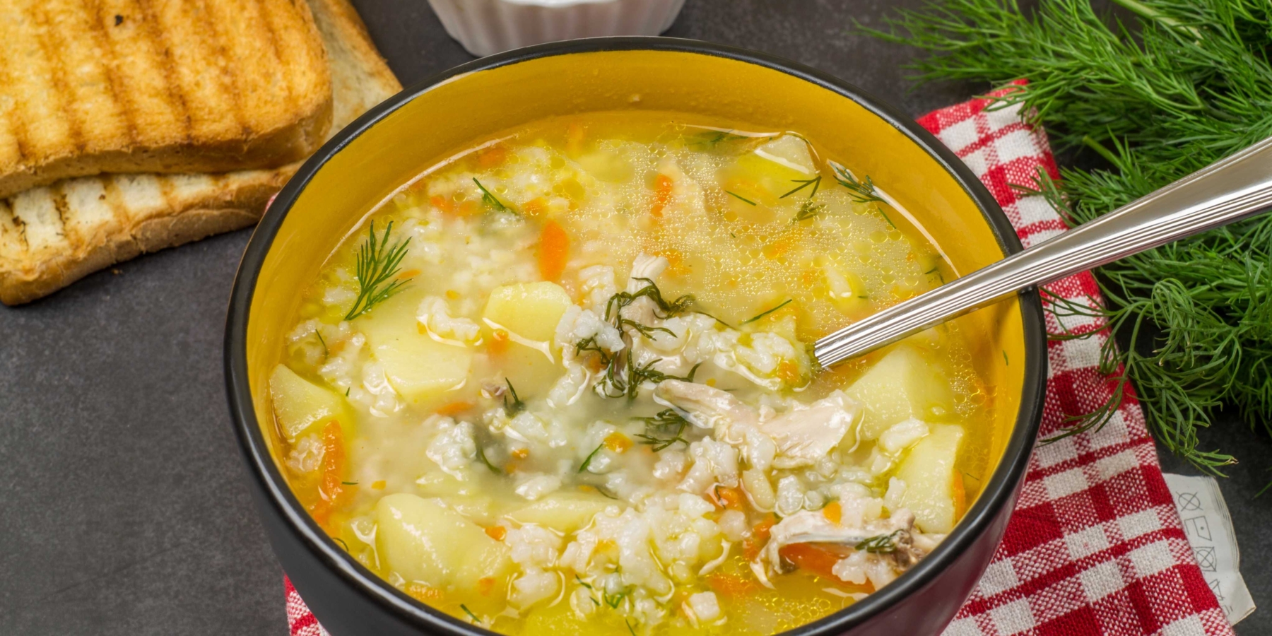 Английский куриный суп с рисом и сыром