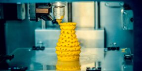 От маленькой чашечки до многоэтажных домов: как менялась технология 3D-печати