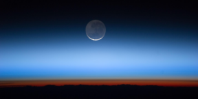 Летнее солнцестояние: 21 июня Марс, Венера и Луна образуют полукруг над горизонтом