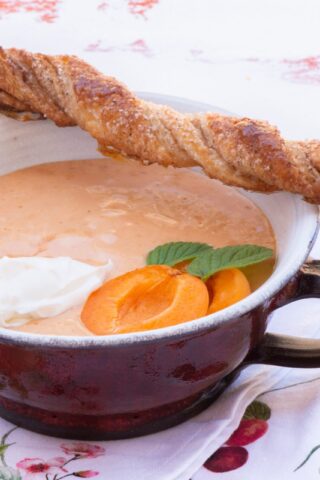 Абрикосовый суп с йогуртом