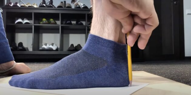 Как определить полноту ноги: поставьте карандаш перпендикулярно полу
