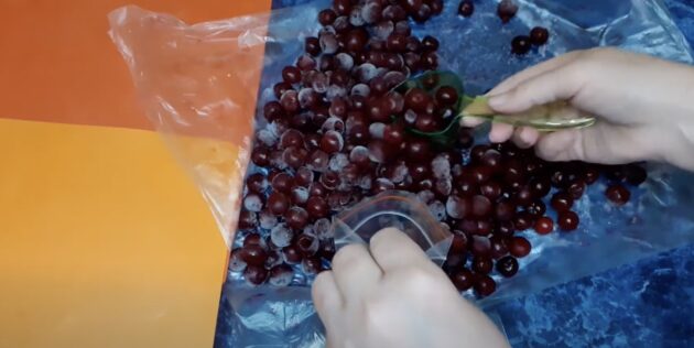 Как заморозить черешню на зиму: упакуйте ягоды