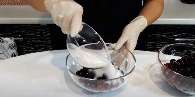 Как заморозить черешню на зиму: засыпьте ягоды сахаром