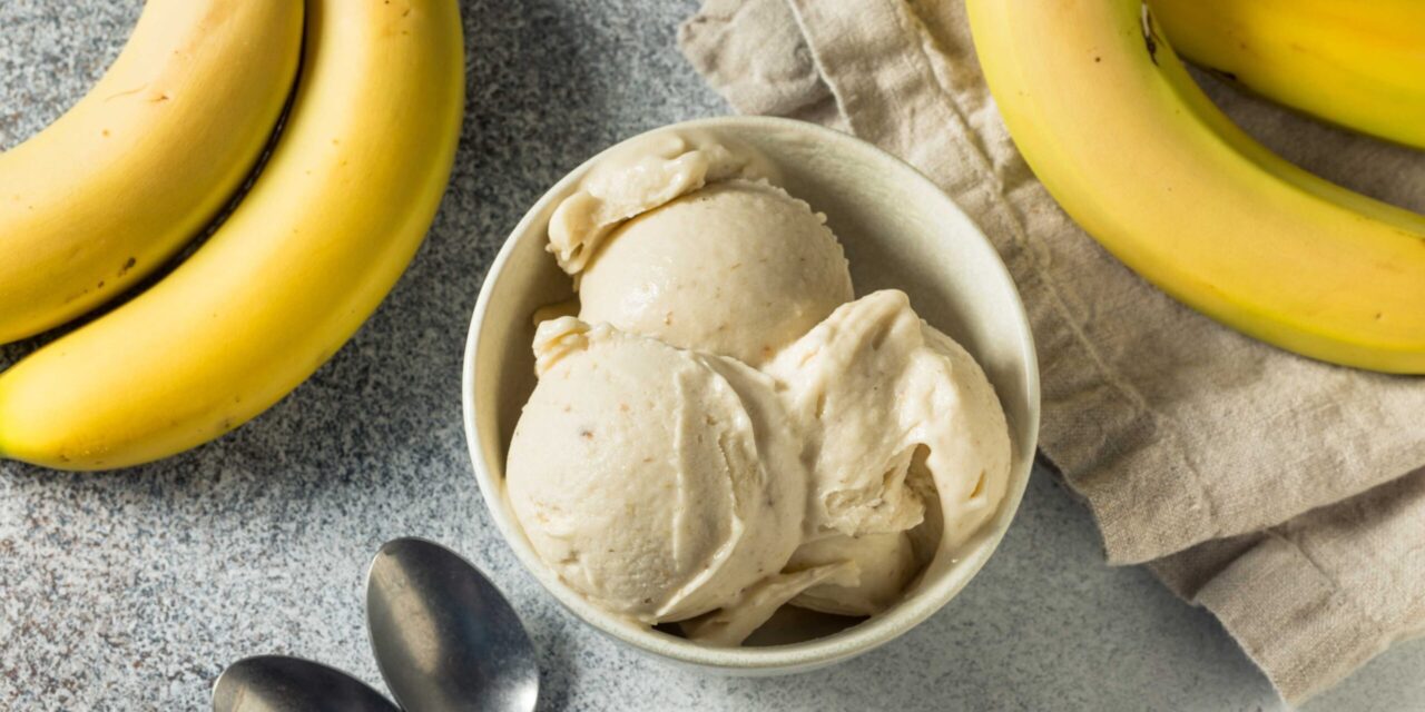 Банановое мороженое со сливками и сгущёнкой