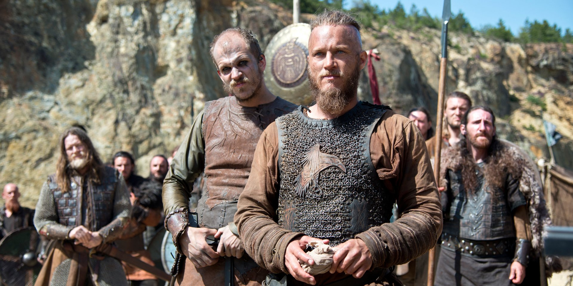 Норвежец случайно нашёл на заднем дворе 1100-летний меч викинга