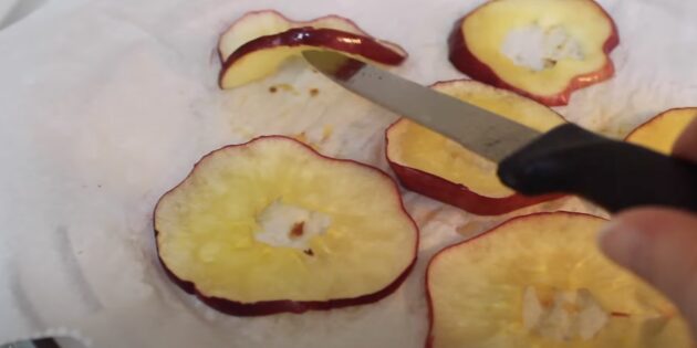Как правильно сушить яблоки: переверните ломтики