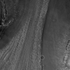 На фотографиях с Марса заметили следы движения ледников