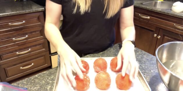 Как заморозить помидоры: Достаньте помидоры из морозилки