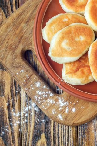 Жареные пирожки с капустой и грибами