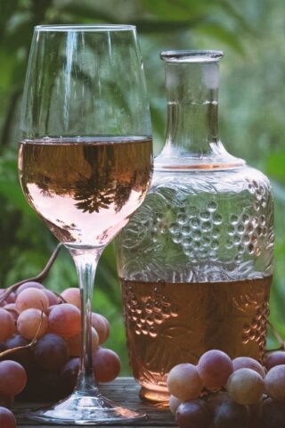 Виноградное вино на дрожжах