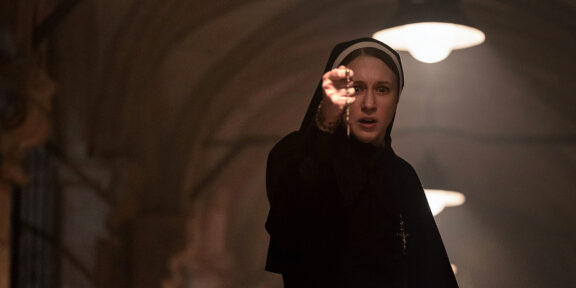 «Проклятие монахини — 2» — скучный сиквел, подтверждающий кризис «Заклятия»