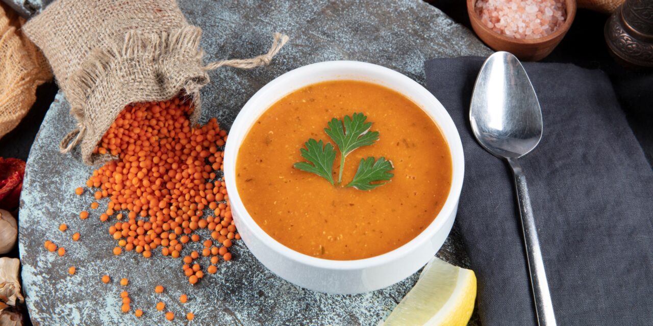 Турецкий суп из красной чечевицы с морковью и картофелем