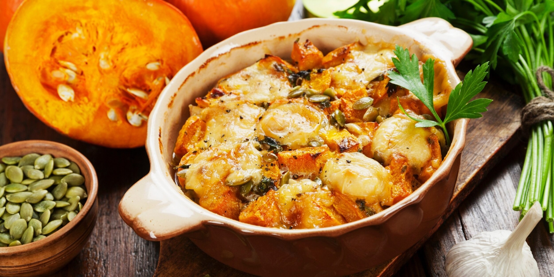 Запеканка из курицы, тыквы и сыра