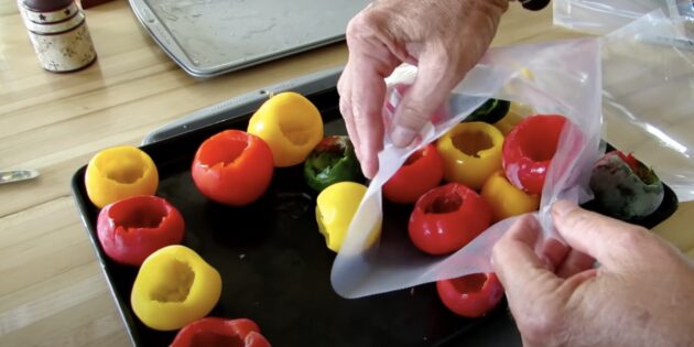 Как заморозить перец на зиму: расфасуйте овощи по пакетам
