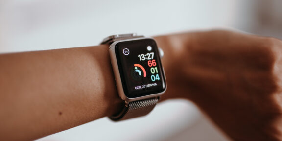 Жестовое управление Apple Watch можно включить на старых часах. Вот как это сделать