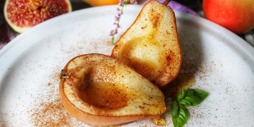 Груша запеченная в духовке. Рикотта с грушей. Груша с сыром в духовке. Груша с сыром в духовке. Груша запеченная в духовке с рикоттой.