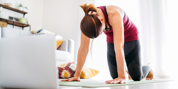 18 поз из йоги для облегчения боли при месячных