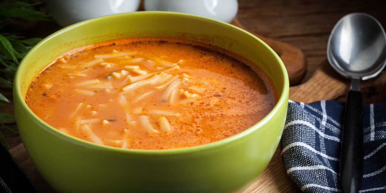 Томатный суп с домашней лапшой