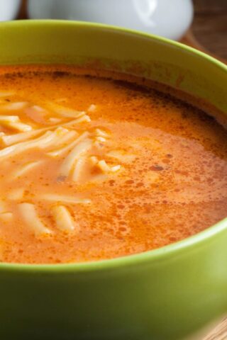 Томатный суп с домашней лапшой