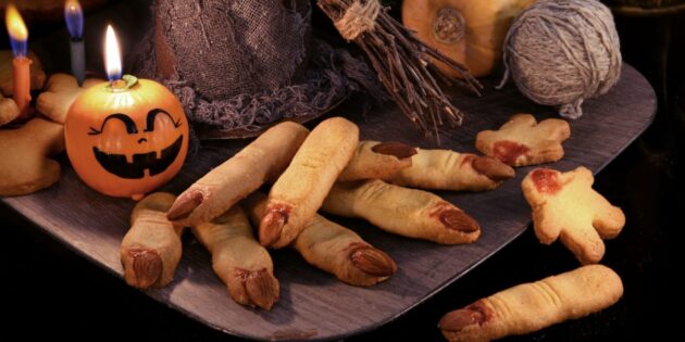 Печенье «Ведьмины пальцы» на Хеллоуин