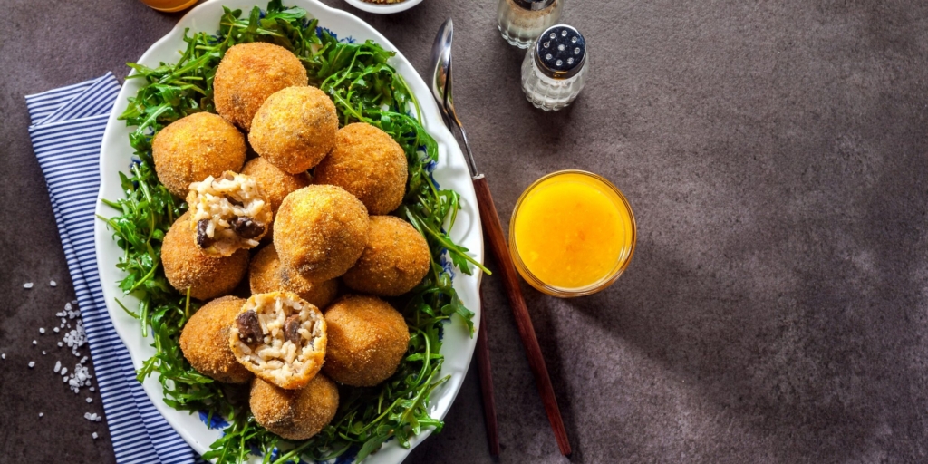 Аранчини с грибами: рецепт — Лайфхакер