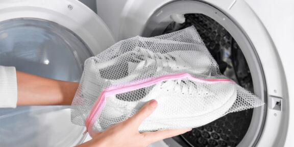 Как отмыть белые кроссовки в стиральной машине