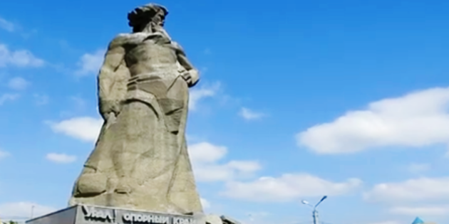 Sights of Chelyabinsk: monument “Tale of the Urals”