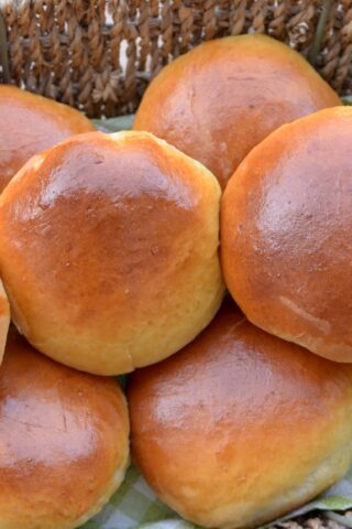 Дрожжевые булочки из творожного теста с цедрой апельсина