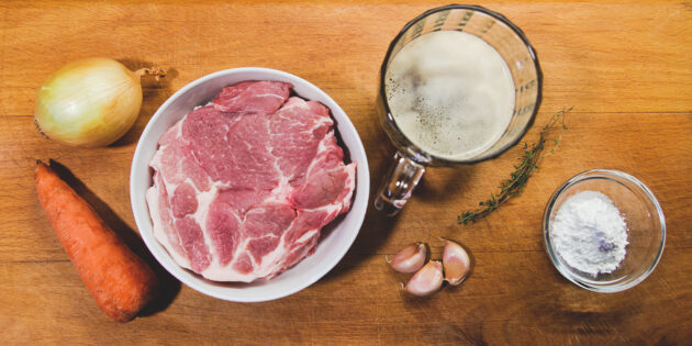 Свинина в пиве: подготовьте ингредиенты