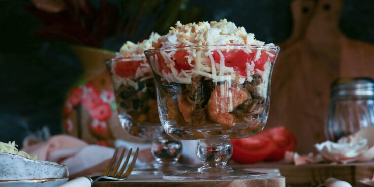 Слоеный салат Чикаго с курицей и грибами - простой и вкусный рецепт с пошаговыми фото