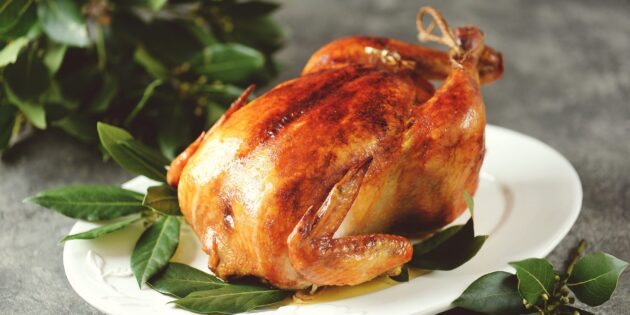 Вторые блюда из курицы на Новый год — 2024: Курица, запечённая в духовке с апельсинами