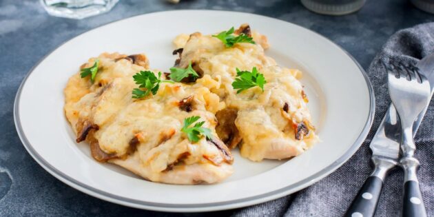 Вкусные куриные отбивные с сыром и помидорами - простой и быстрый рецепт с пошаговыми фото