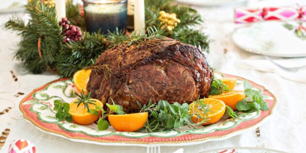 Лучшие вторые блюда из мяса на Новый год: говядина, запечённая в рукаве