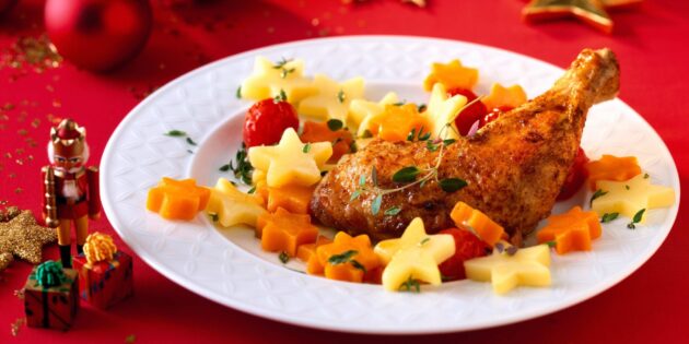 Вторые блюда из курицы на Новый год — 2024: Куриные окорочка, запечённые в духовке с лимоном и паприкой
