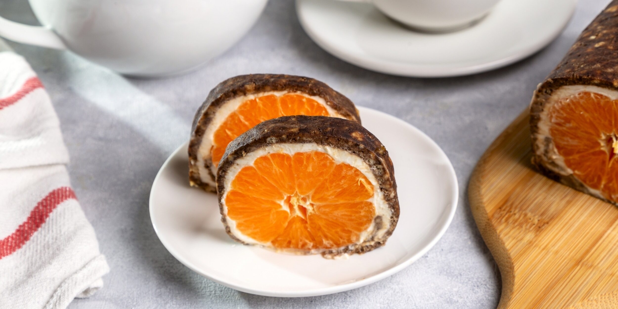 Рулет из слоёного теста с шоколадом и фисташками