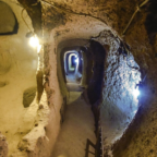 Житель Турции раскопал под своим домом 2000-летний подземный город