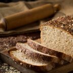 Как испечь вкусный домашний хлеб в духовке