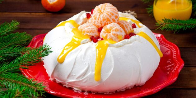 Лучшие торты на Новый год — 2024: десерт «Павлова» с мандариновым курдом
