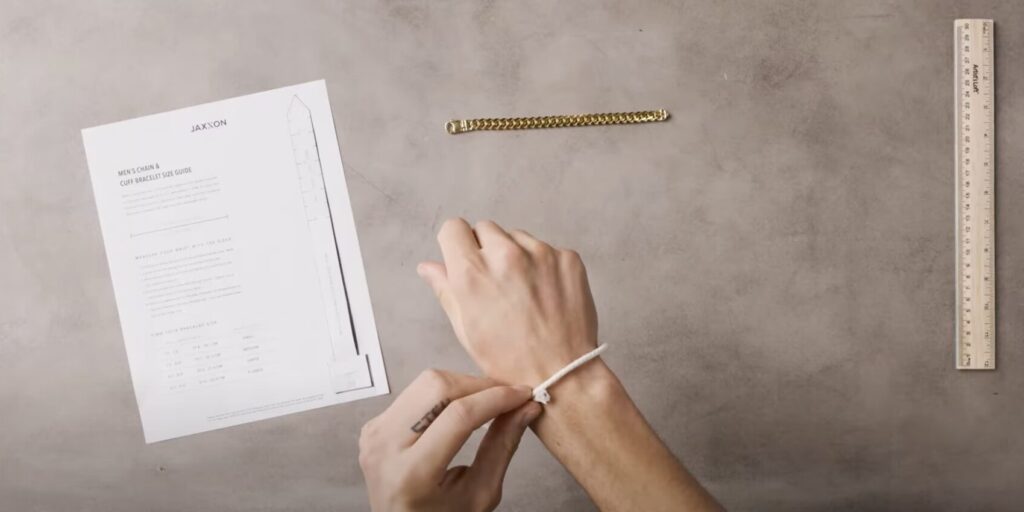 Как определить размер браслета: вместо сантиметровой ленты можно использовать нитку или полоску бумаги