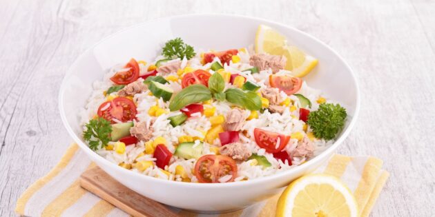 Салат с тунцом и рисом – пошаговый рецепт приготовления с фото