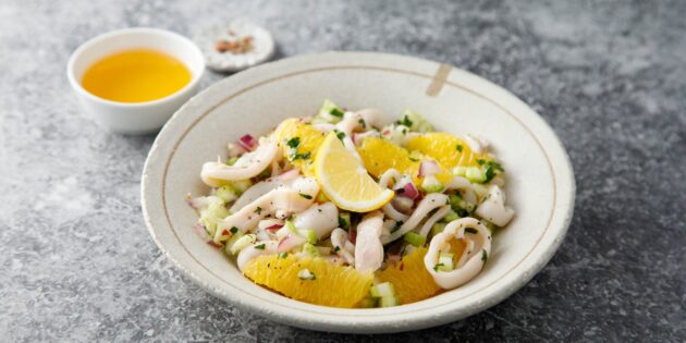 Салаты из консервированных кальмаров — очень вкусные и простые рецепты